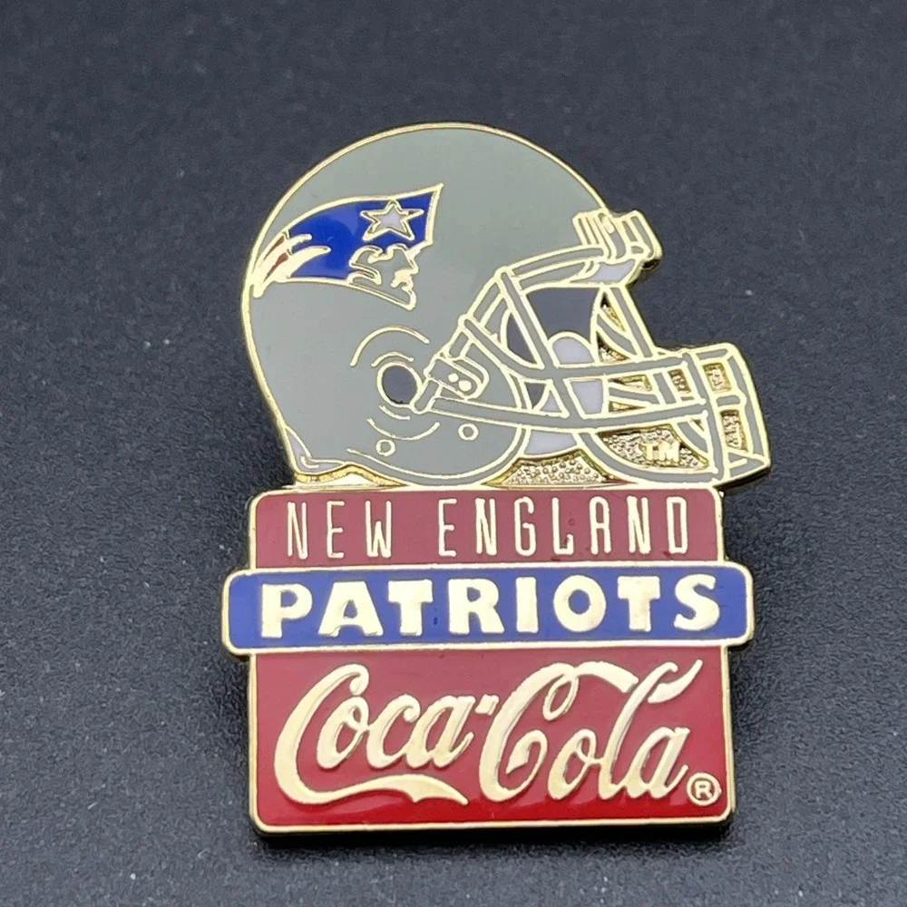 Coca-Cola Coke New England Patriots Helmet NFL Football Super Bowl XXVIII‎ Pin